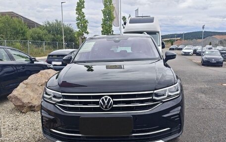 Volkswagen Tiguan II, 2023 год, 3 390 000 рублей, 3 фотография