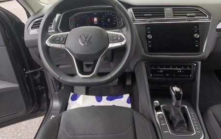 Volkswagen Tiguan II, 2023 год, 3 390 000 рублей, 13 фотография