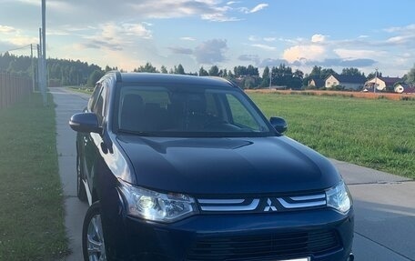 Mitsubishi Outlander III рестайлинг 3, 2013 год, 1 200 000 рублей, 2 фотография