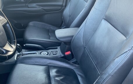 Mitsubishi Outlander III рестайлинг 3, 2013 год, 1 200 000 рублей, 16 фотография