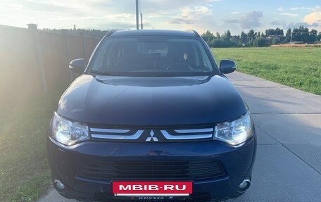 Mitsubishi Outlander III рестайлинг 3, 2013 год, 1 200 000 рублей, 7 фотография