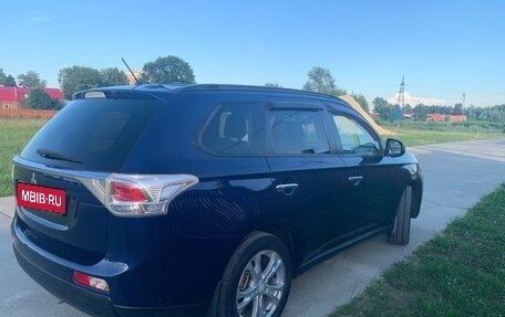 Mitsubishi Outlander III рестайлинг 3, 2013 год, 1 200 000 рублей, 13 фотография