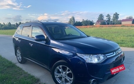 Mitsubishi Outlander III рестайлинг 3, 2013 год, 1 200 000 рублей, 10 фотография