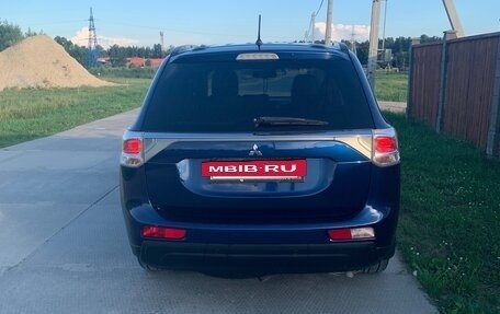Mitsubishi Outlander III рестайлинг 3, 2013 год, 1 200 000 рублей, 11 фотография