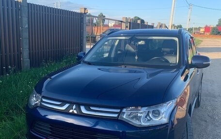 Mitsubishi Outlander III рестайлинг 3, 2013 год, 1 200 000 рублей, 12 фотография