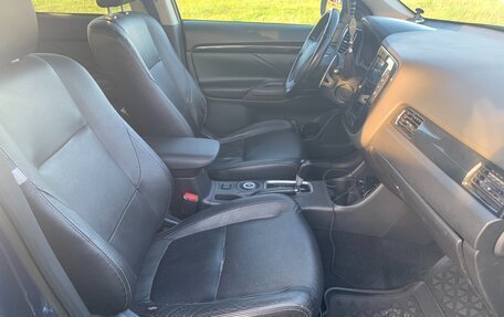 Mitsubishi Outlander III рестайлинг 3, 2013 год, 1 200 000 рублей, 20 фотография