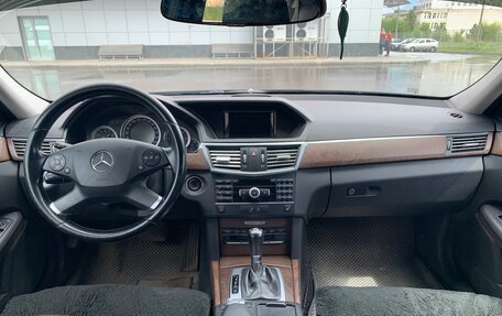 Mercedes-Benz E-Класс, 2010 год, 1 350 000 рублей, 2 фотография