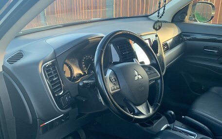 Mitsubishi Outlander III рестайлинг 3, 2013 год, 1 200 000 рублей, 19 фотография