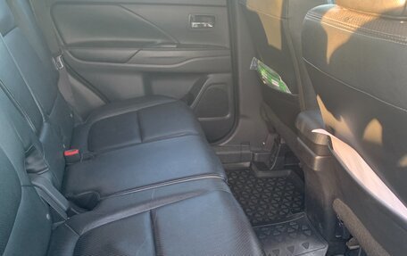 Mitsubishi Outlander III рестайлинг 3, 2013 год, 1 200 000 рублей, 21 фотография