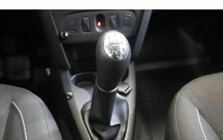 Renault Logan II, 2019 год, 899 000 рублей, 10 фотография