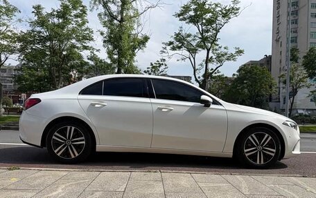 Mercedes-Benz A-Класс, 2022 год, 1 580 000 рублей, 7 фотография