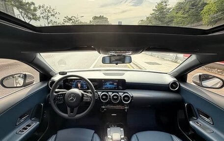Mercedes-Benz A-Класс, 2022 год, 1 580 000 рублей, 10 фотография