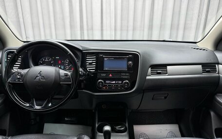 Mitsubishi Outlander III рестайлинг 3, 2015 год, 1 499 000 рублей, 10 фотография