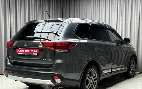 Mitsubishi Outlander III рестайлинг 3, 2015 год, 1 499 000 рублей, 4 фотография