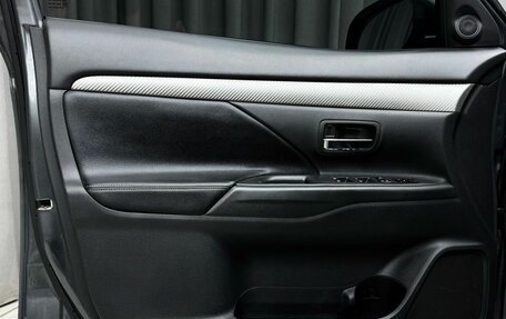 Mitsubishi Outlander III рестайлинг 3, 2015 год, 1 499 000 рублей, 16 фотография