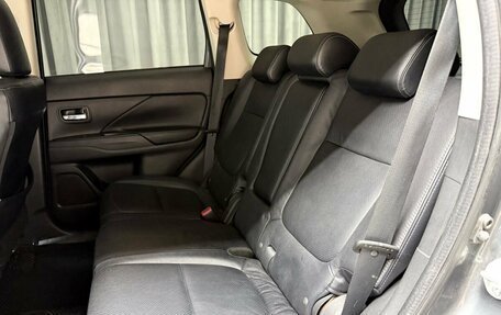 Mitsubishi Outlander III рестайлинг 3, 2015 год, 1 499 000 рублей, 29 фотография