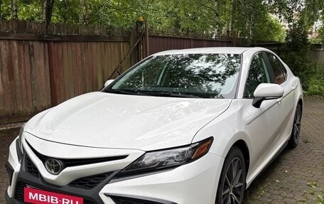 Toyota Camry, 2022 год, 3 100 000 рублей, 2 фотография