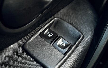 Renault Logan II, 2019 год, 915 000 рублей, 12 фотография