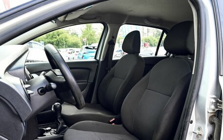 Renault Logan II, 2019 год, 915 000 рублей, 14 фотография