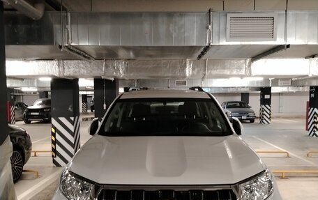 Toyota Land Cruiser Prado 150 рестайлинг 2, 2022 год, 6 750 000 рублей, 1 фотография