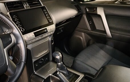 Toyota Land Cruiser Prado 150 рестайлинг 2, 2022 год, 6 750 000 рублей, 5 фотография