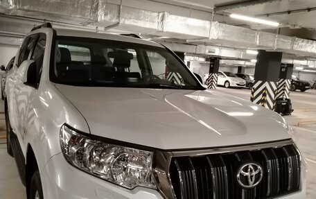 Toyota Land Cruiser Prado 150 рестайлинг 2, 2022 год, 6 750 000 рублей, 3 фотография