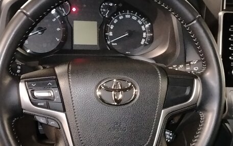 Toyota Land Cruiser Prado 150 рестайлинг 2, 2022 год, 6 750 000 рублей, 4 фотография