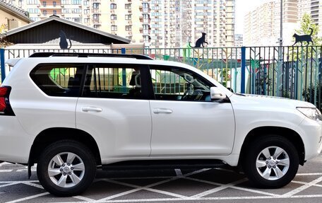 Toyota Land Cruiser Prado 150 рестайлинг 2, 2022 год, 6 750 000 рублей, 16 фотография