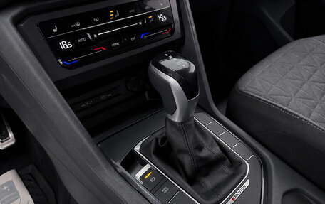 Volkswagen Tiguan II, 2021 год, 2 900 000 рублей, 14 фотография