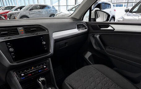 Volkswagen Tiguan II, 2021 год, 2 900 000 рублей, 13 фотография