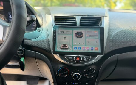 Hyundai Solaris II рестайлинг, 2011 год, 690 000 рублей, 13 фотография