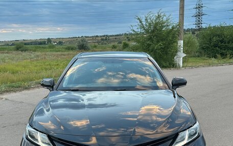 Toyota Camry, 2021 год, 3 390 000 рублей, 2 фотография
