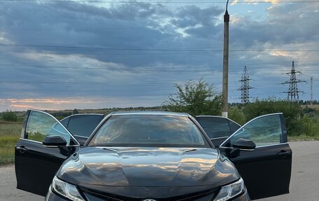 Toyota Camry, 2021 год, 3 390 000 рублей, 10 фотография