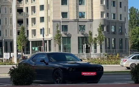 Dodge Challenger III рестайлинг 2, 2017 год, 1 650 000 рублей, 4 фотография