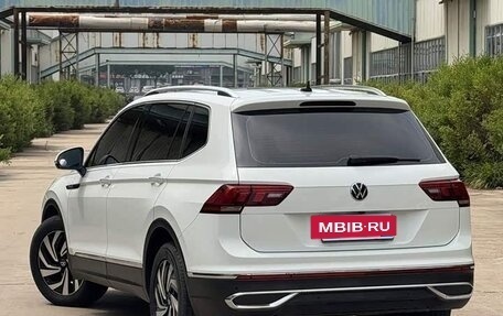 Volkswagen Tiguan II, 2023 год, 2 750 000 рублей, 4 фотография