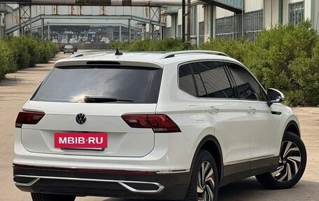 Volkswagen Tiguan II, 2023 год, 2 750 000 рублей, 6 фотография