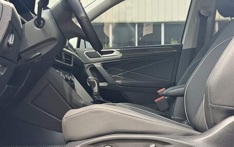 Volkswagen Tiguan II, 2023 год, 2 750 000 рублей, 10 фотография