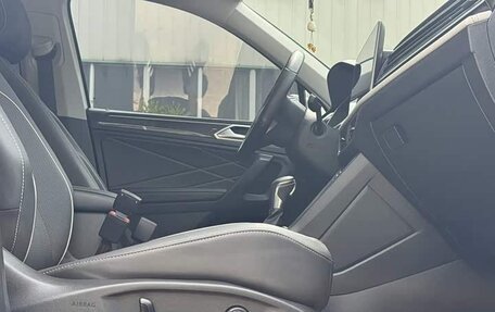 Volkswagen Tiguan II, 2023 год, 2 750 000 рублей, 12 фотография