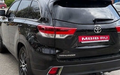 Toyota Highlander III, 2019 год, 3 770 000 рублей, 2 фотография