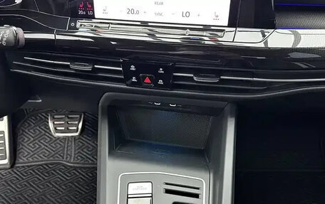 Volkswagen Golf VIII, 2023 год, 2 325 666 рублей, 13 фотография