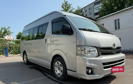 Toyota HiAce H200, 2013 год, 3 500 000 рублей, 3 фотография
