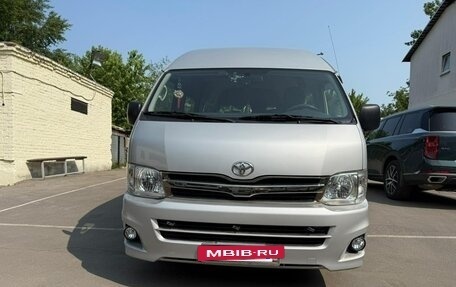 Toyota HiAce H200, 2013 год, 3 500 000 рублей, 2 фотография
