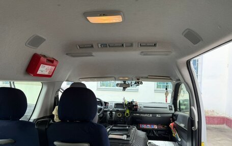 Toyota HiAce H200, 2013 год, 3 500 000 рублей, 17 фотография