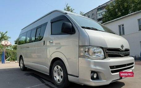Toyota HiAce H200, 2013 год, 3 500 000 рублей, 9 фотография