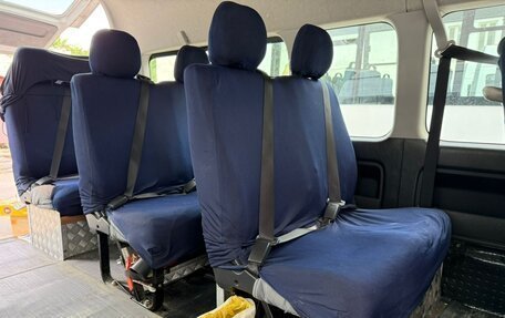 Toyota HiAce H200, 2013 год, 3 500 000 рублей, 21 фотография