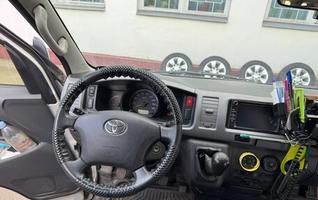 Toyota HiAce H200, 2013 год, 3 500 000 рублей, 26 фотография