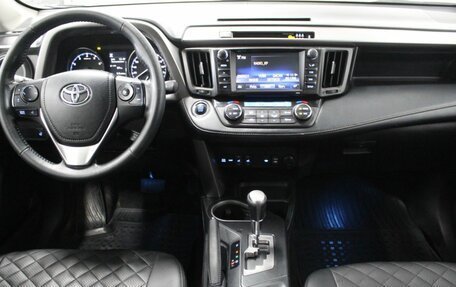 Toyota RAV4, 2018 год, 1 865 000 рублей, 17 фотография