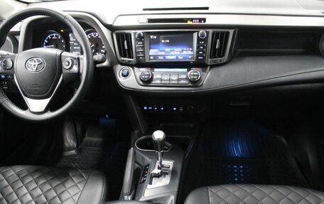 Toyota RAV4, 2018 год, 1 865 000 рублей, 16 фотография