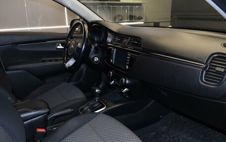 KIA Rio IV, 2018 год, 1 387 000 рублей, 10 фотография