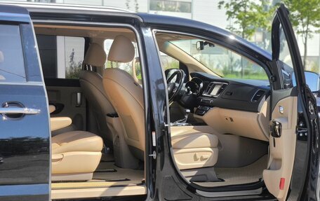 KIA Carnival III, 2018 год, 2 935 000 рублей, 17 фотография